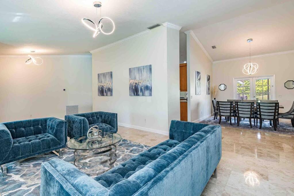 4/3.5 House With Pool- Boynton Beach, Fl.