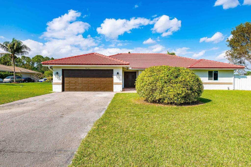 4/3.5 House With Pool- Boynton Beach, Fl.