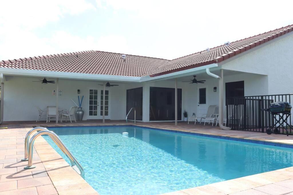 4/3.5 House With Pool- Boynton Beach, Fl.